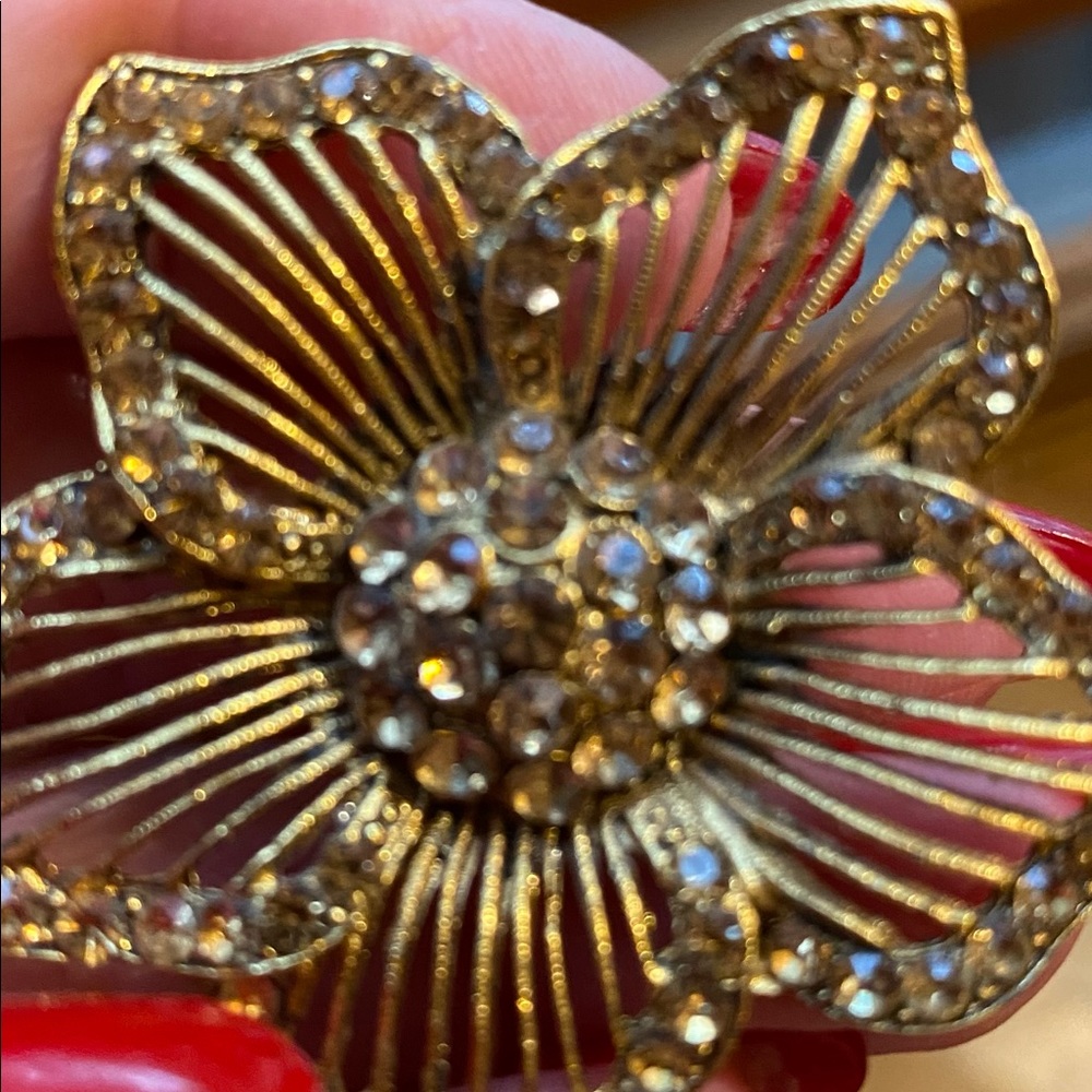 THELMA DEUTSCH Earrings-VINTAGE Flower in in gold/brass tone metal & gold stones